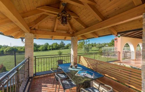 Villa Ivda With Heated Pool In Porec Area