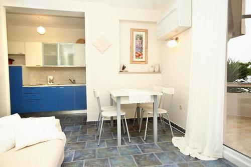 Apartment Novalja 9414a