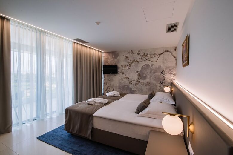 Joel Hotel