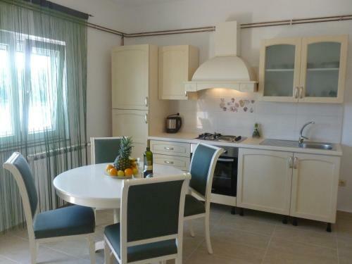Apartments Tisno