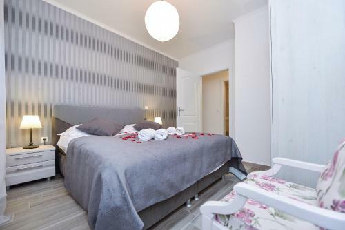 Apartments Tisno
