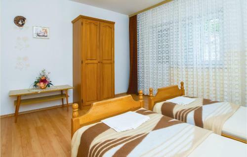 Four-bedroom Apartment In Omis