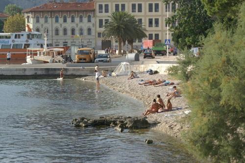 Apartments With A Parking Space Omis - 15830