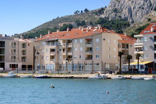 Apartments By The Sea Omis - 6073