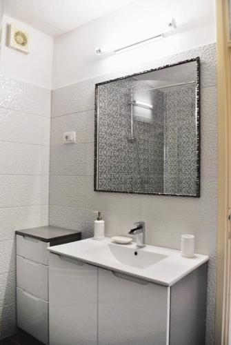 Apartments By The Sea Omis - 2822