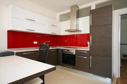 Apartments With Wifi Omis - 3253