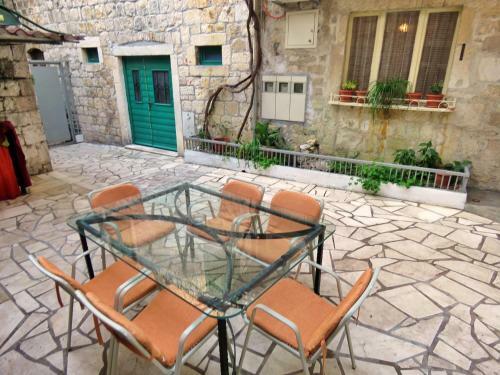 Omis Center Apartments