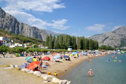 Apartments By The Sea Omis - 7577
