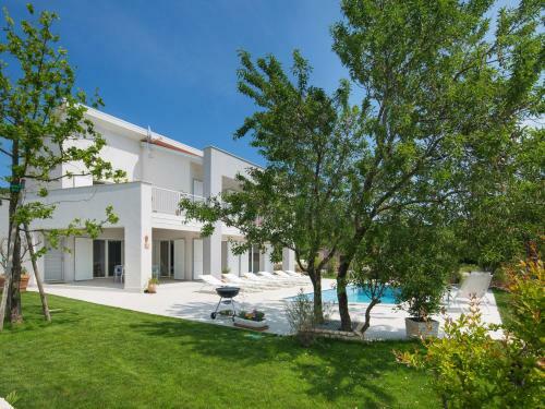 Exqusite Villa In Stanisovi With Swimming Pool