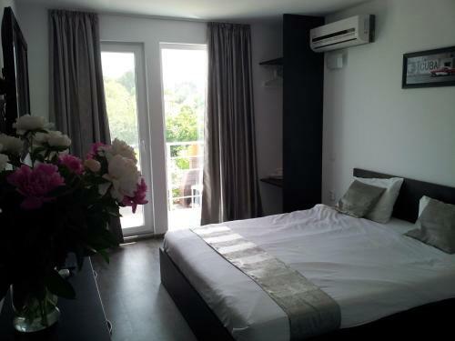 Hostal Anacris Guesthouse