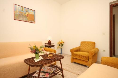 Apartments With A Parking Space Mrljane, Pasman - 8498