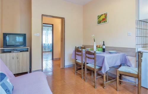 Two-bedroom Apartment In Fazana