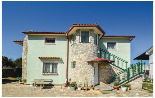 Two-bedroom Apartment In Fondole