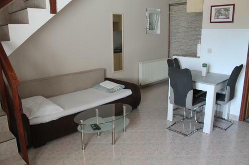 Apartments Milivoj ?usti?