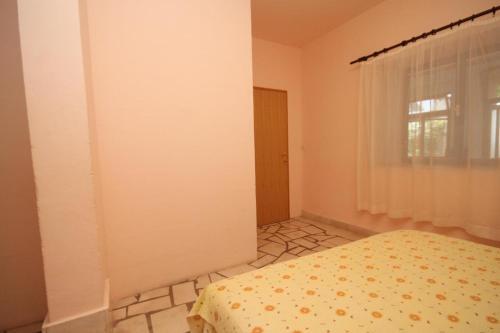 Apartments With A Parking Space Ivan Dolac (hvar) - 8753