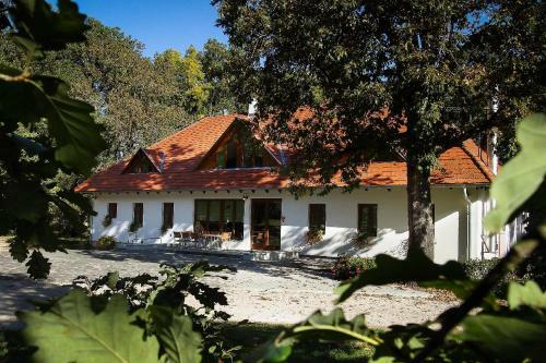 Hotel H�dos�ri Vad�szh�z