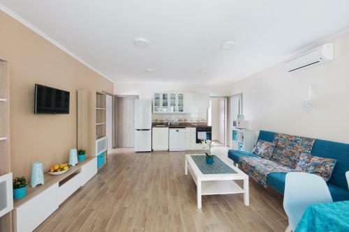 T�part Apartman And Home
