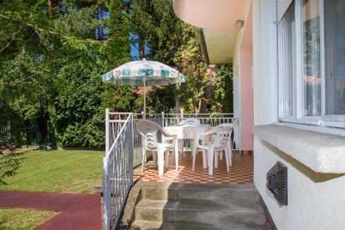 Apartment In Balatonfenyves 35396