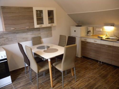 Apartments In Balatongy�r�k 34590