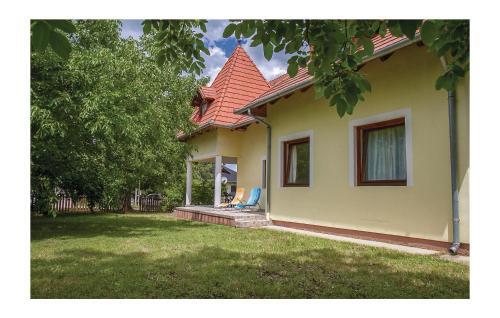 Three-bedroom Holiday Home In Balatonbereny