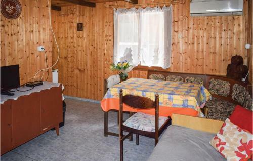 Two-bedroom Holiday Home In Balatonboglar
