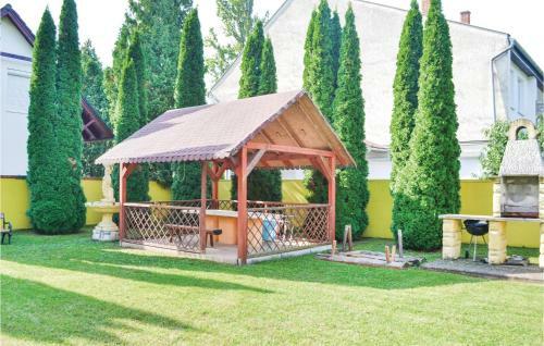 Five-bedroom Holiday Home In Balatonfoldvar
