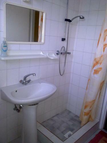 Bed & Breakfast Alab�strom Panzi� �s �tterem