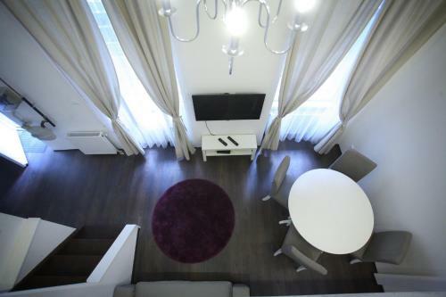 D.five Chain Bridge Apartment