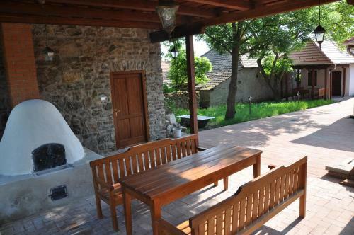 Hostal V�r-kert Vend�gh�z