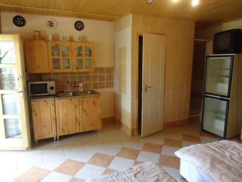 Hostal Toldi Vend�gh�z