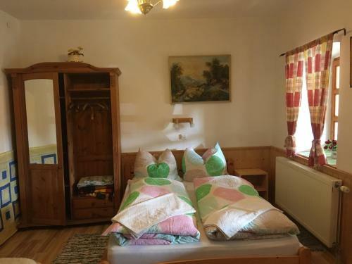 Hostal Bakonyi Apartmanh�z - M�kus Vend�gl? Restaurant