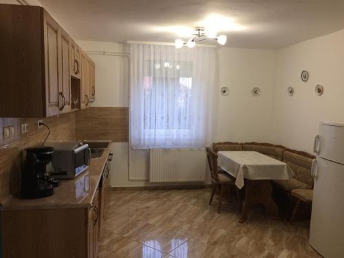 M�rti Vend�gh�z