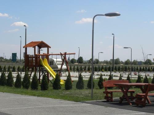 Hotel R�zsa Cs�rda