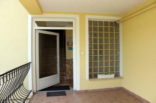 Otto Apartment