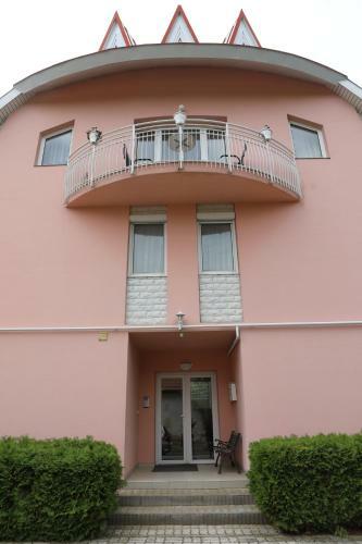 Suzanna Apartment
