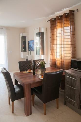 Aramis 4 Apartments