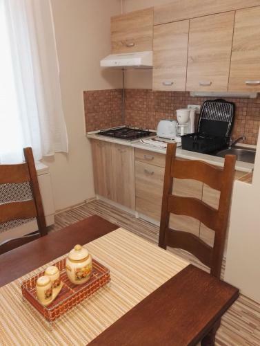 Ad�l Apartman