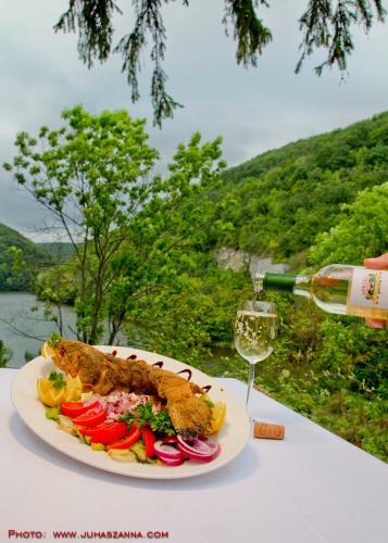 Hotel T�kert