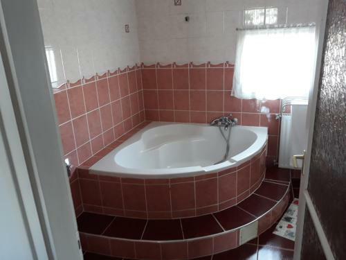R�zsa Apartman