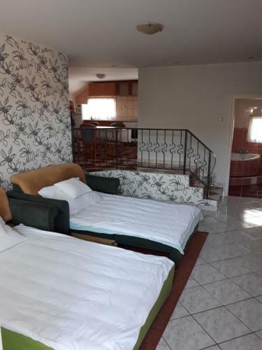 R�zsa Apartman