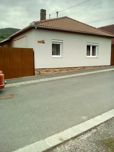 Kaland Vend�gh�z