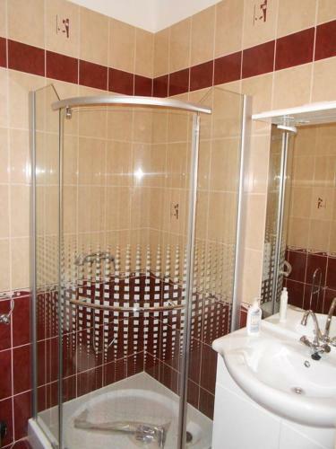 Hostal Tibor Bar�t Vend�gh�z