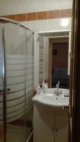 Hostal Tibor Bar�t Vend�gh�z
