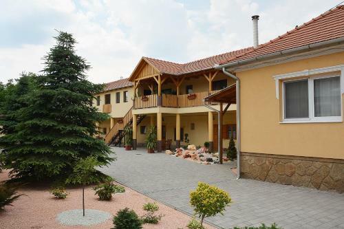 Hostal Ez�stfeny? Vend�gh�z