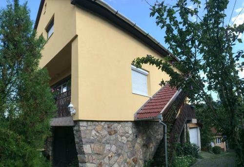 K�kes Apartman