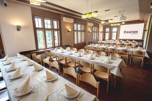 Hostal Castrum Vend�gh�z
