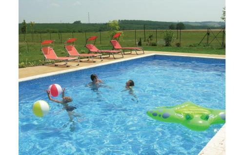 Holiday Home J�kai Utca-szentkozmadombja
