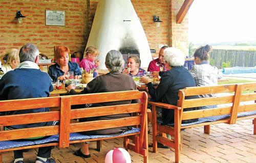 Holiday Home J�kai Utca-szentkozmadombja