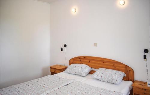 Three-bedroom Holiday Home In Szolad