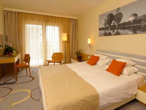 Hotel Velence Resort & Spa